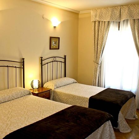 Ávila Hostal Alcantara חדר תמונה