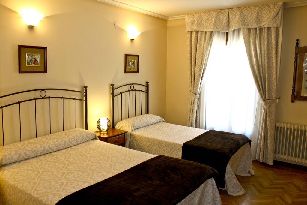 Ávila Hostal Alcantara חדר תמונה